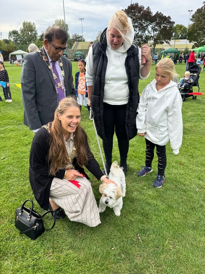 The Mayor presented rosettes to the winners